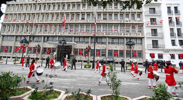 طفلة تونسية تحيي ذكرى الانتفاضة