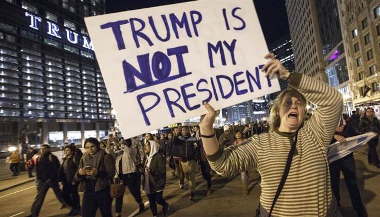 أمريكيون يستقبلون ترامب بأسبوع احتجاجات قبل تنصيبه