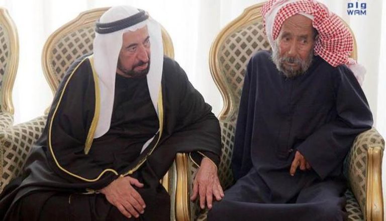 الشيخ سلطان القاسمي ووالد الشهيد أحمد المزروعي