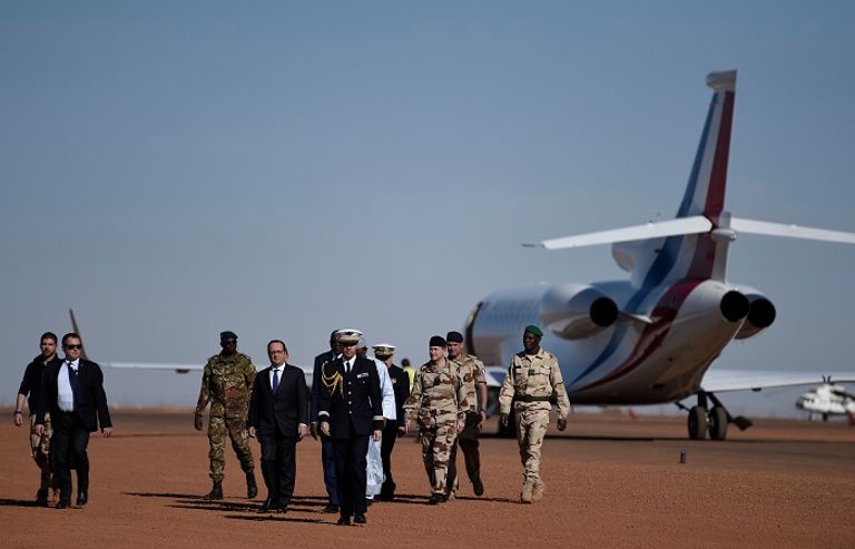 هولاند والرئيس المالي إبراهيم بوبكر