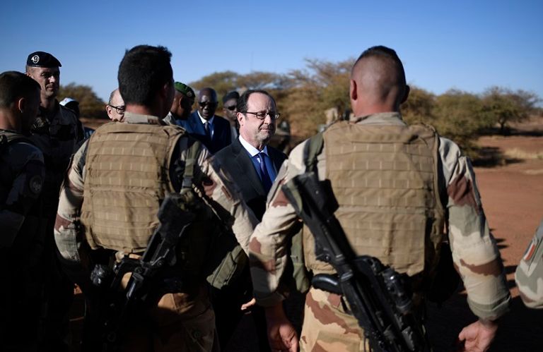 هولاند والرئيس المالي إبراهيم بوبكر