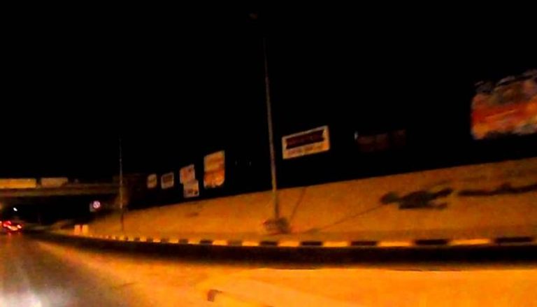 مشهد الظلام يعكس معاناة المواطن الليبي