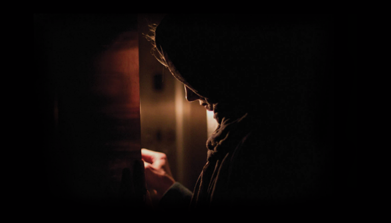 مشهد الظلام يعكس معاناة المواطن الليبي