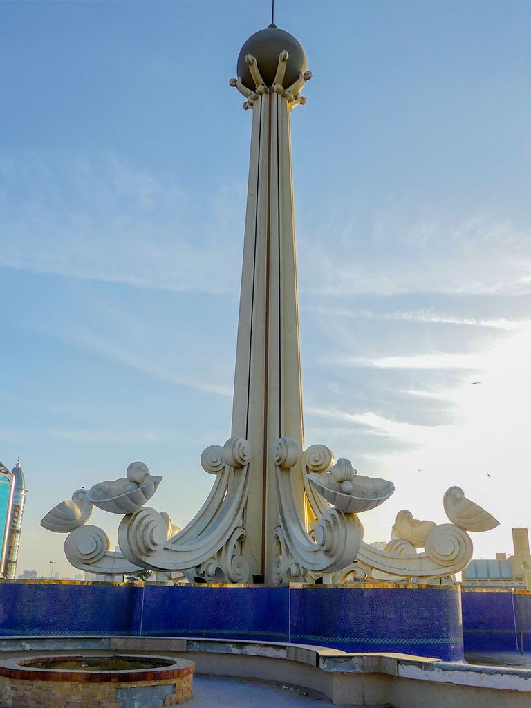 سلطان القاسمي في جولة لعمارة الشارقة