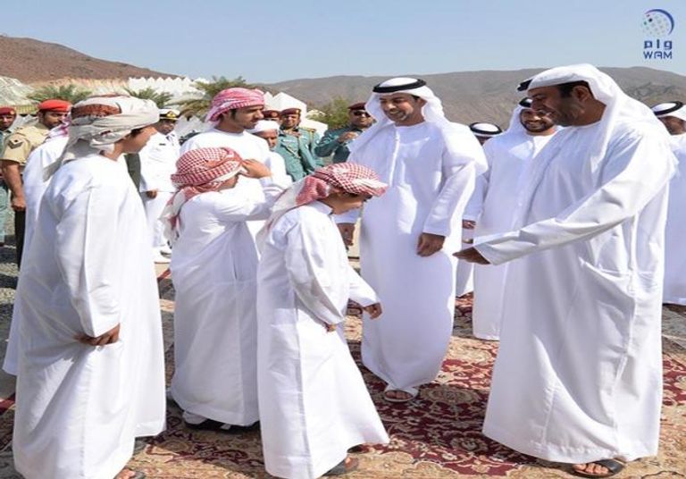 عمر بن زايد يقدم واجب العزاء بشهيد الإنسانية أحمد المزروعي