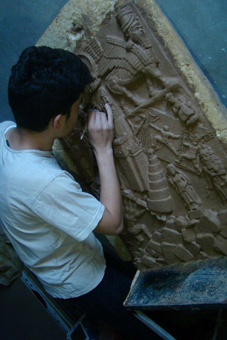 النحات نينوس 