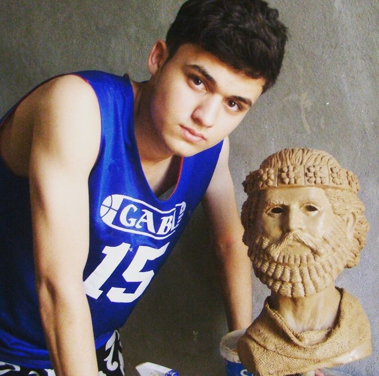 النحات نينوس 