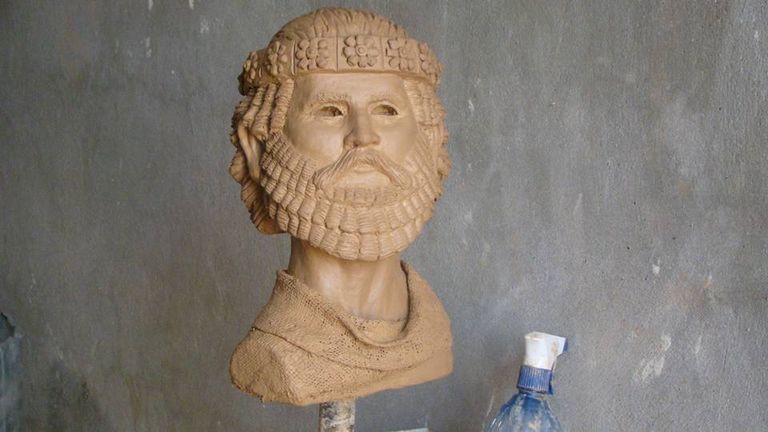 النحات نينوس 