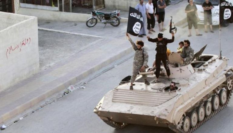 هل يدفع حصار "داعش" لدير الزور السكان للقتال بجانب الأسد؟