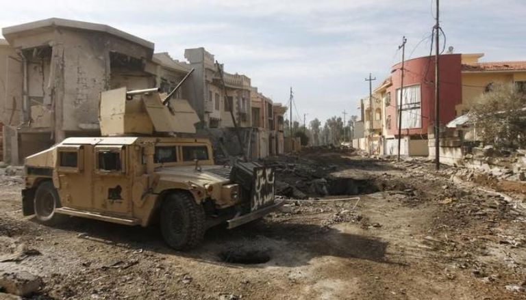 مركبة عسكرية عراقية في أحد أحياء الموصل