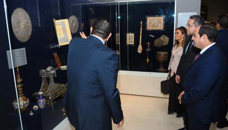 الرئيس السيسي يتفقد المتحف