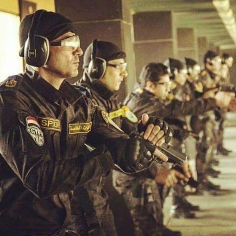 الفنان أحمد عز