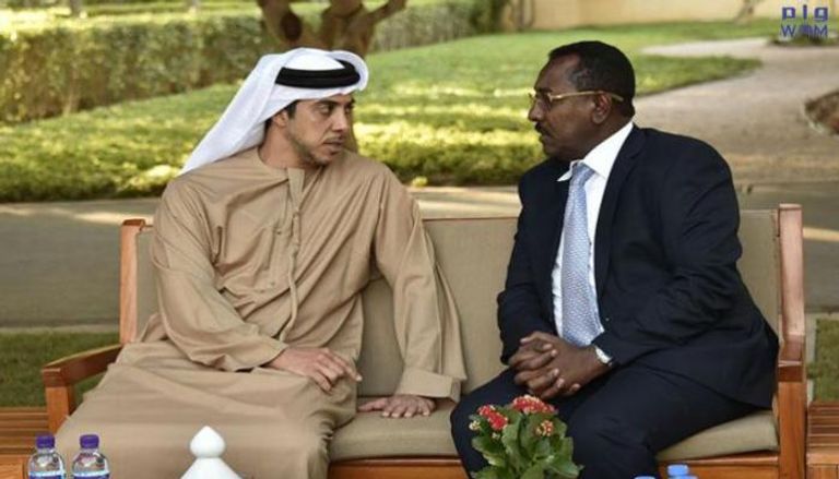 منصور بن زايد يستقبل مبعوث الرئيس السوداني