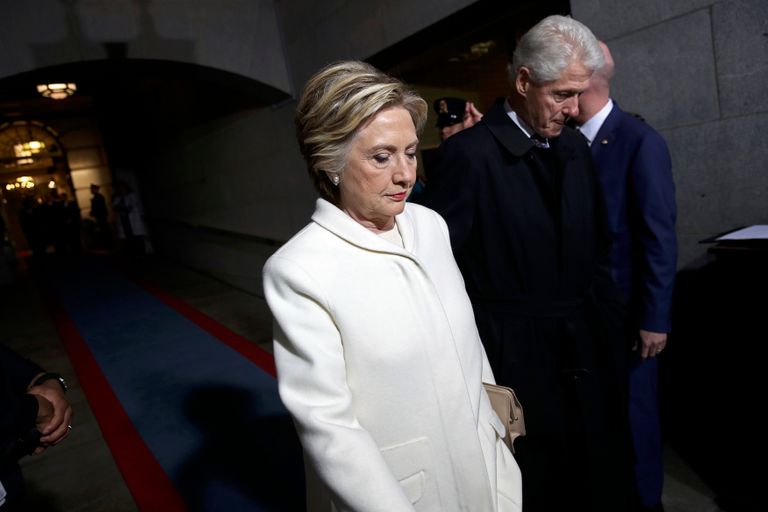 صورة لا تحتاج إلى تعليق على وجه الزوجين كلينتون