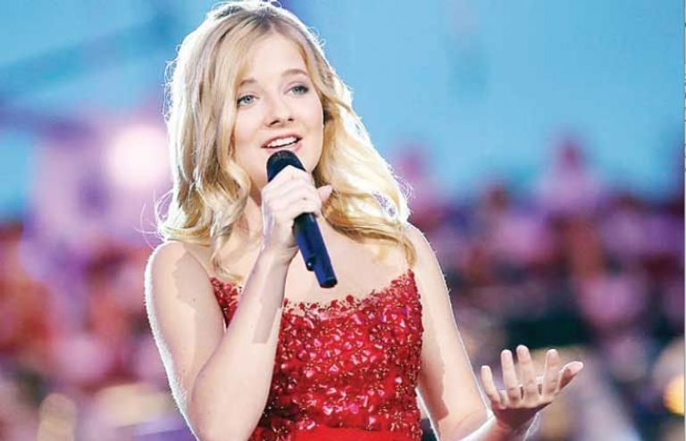 المغنية جاكي إيفانكو 