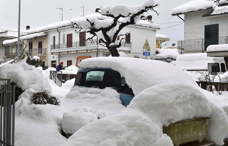 الثلوج القاتلة بإيطاليا