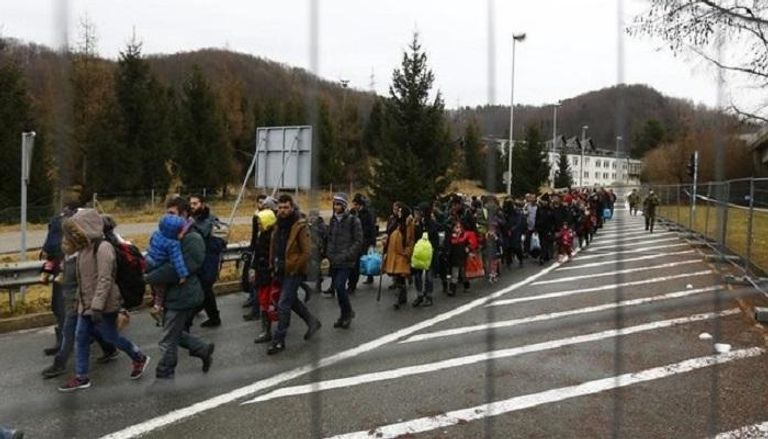 مهاجرون عند حدود سلوفينيا مع النمسا