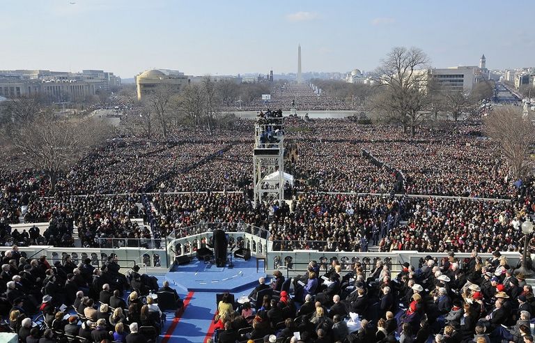 مراسم تنصيب أوباما في 2009 خلو المدرجات أثناء جولة ترامب بعد التنصيب - يو إس إيه توداي