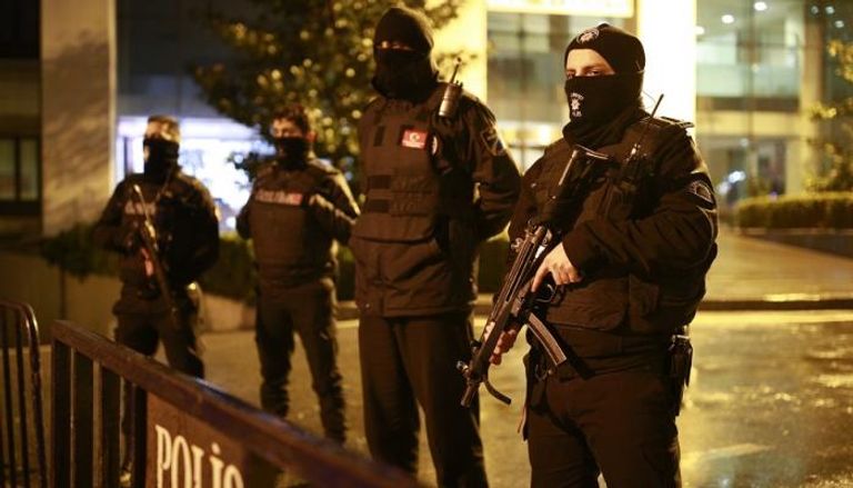 ضباط أتراك في موقع اعتداء بإسطنبول