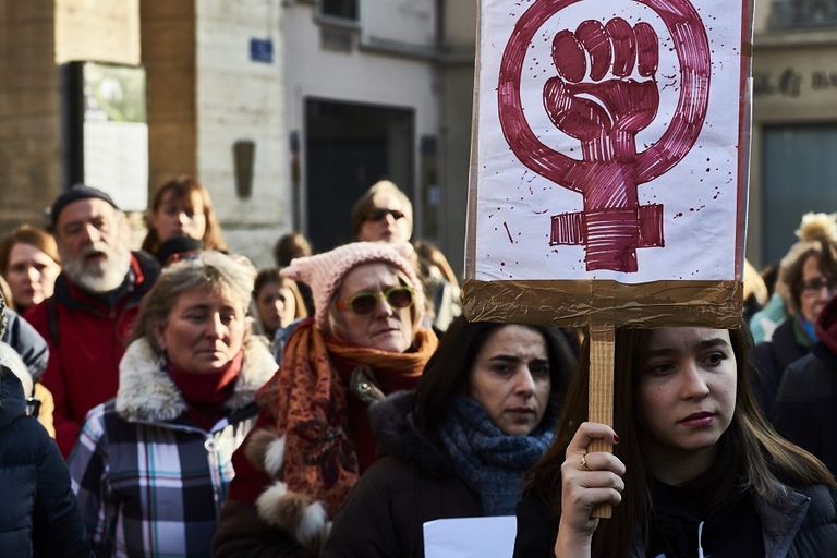 فرنسا متظاهرة في برلين احتجاجا على ترامب