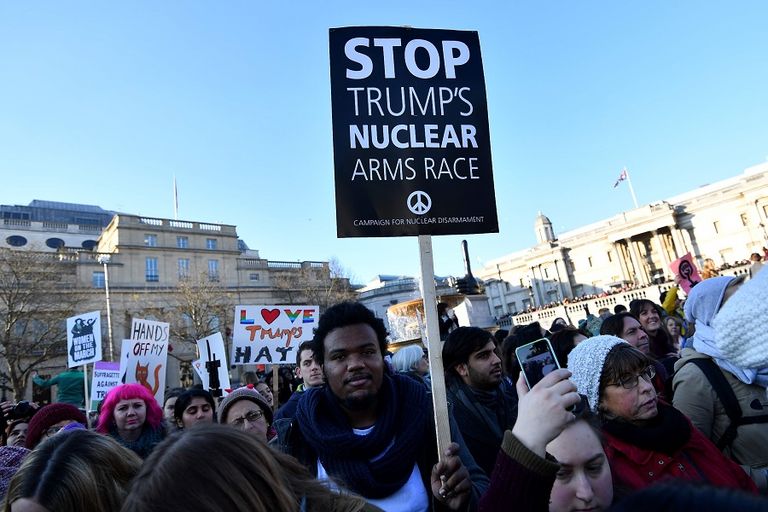 متظاهرة في برلين احتجاجا على ترامب