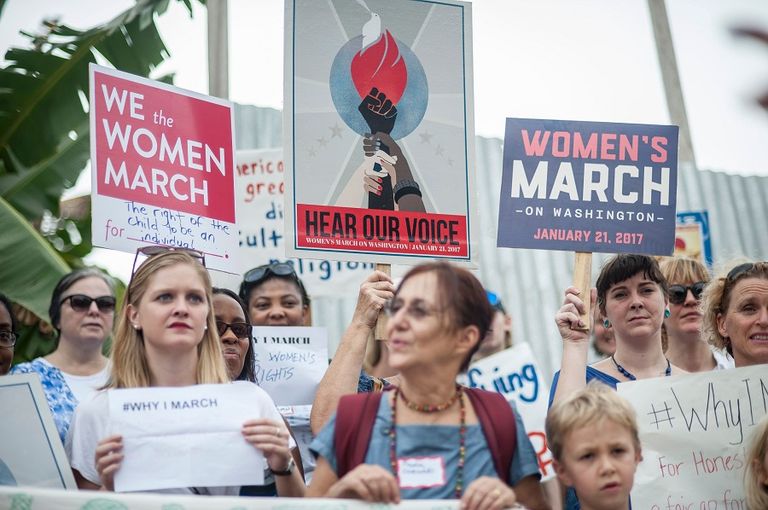 أمام سفارة أمريكا بغانا متظاهرة في برلين احتجاجا على ترامب