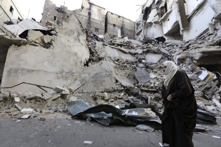 طفل يبيع الحلوى بحلب