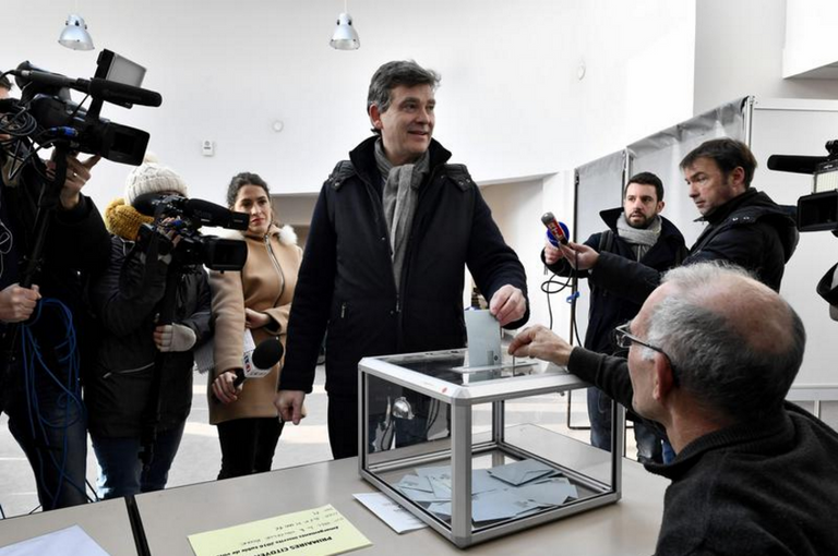 ناخبون يصوّتون لصالح اليسار الفرنسي