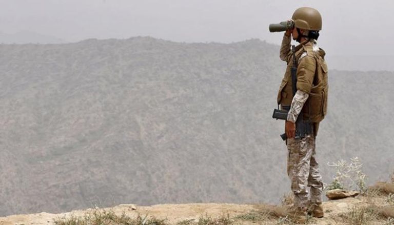 جندي سعودي يراقب الحدود مع اليمن- أرشيف