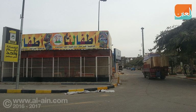 تجهيز إحدى أجنحة العرض