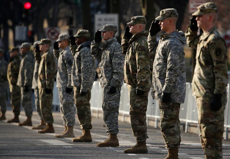 الرئيس الأمريكي دونالد ترامب في المكتب البيضاوي - رويترز