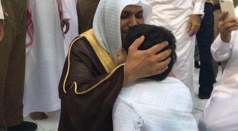 الشاب القطري المعاق أثناء الطواف