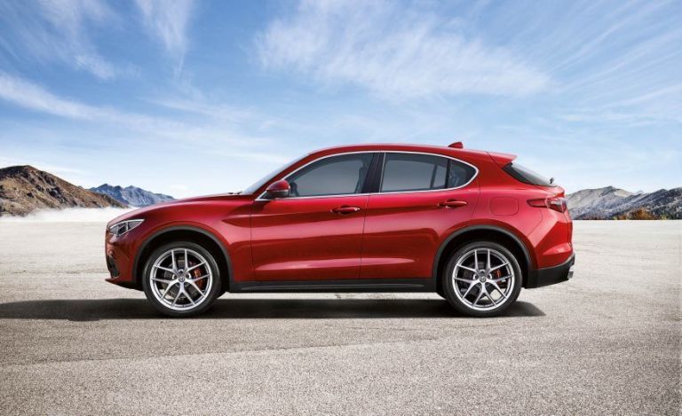 ستيلفيو حسناء ألفا روميو الحمراء - موقع ألفا روميو