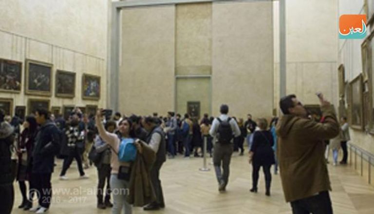 قاعة عرض الموناليزا باللوفر