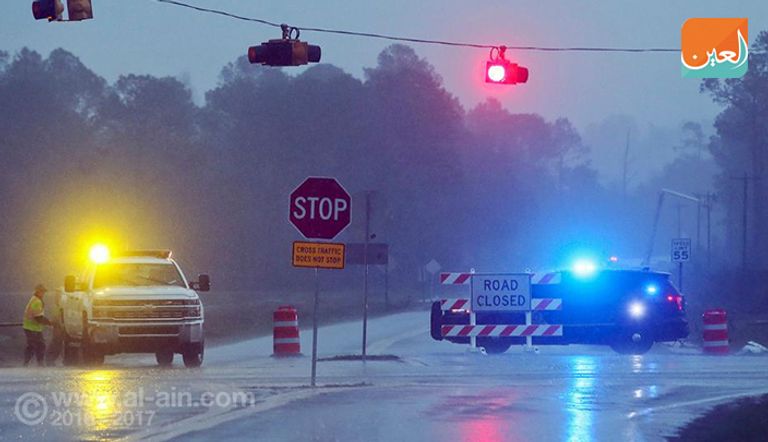 آثار الدمار التي خلفتها العواصف