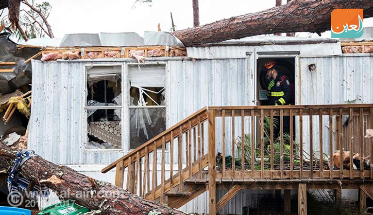 آثار الدمار التي خلفتها العواصف