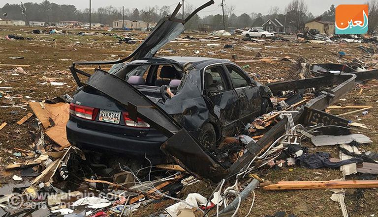 آثار الدمار التي خلفتها العواصف