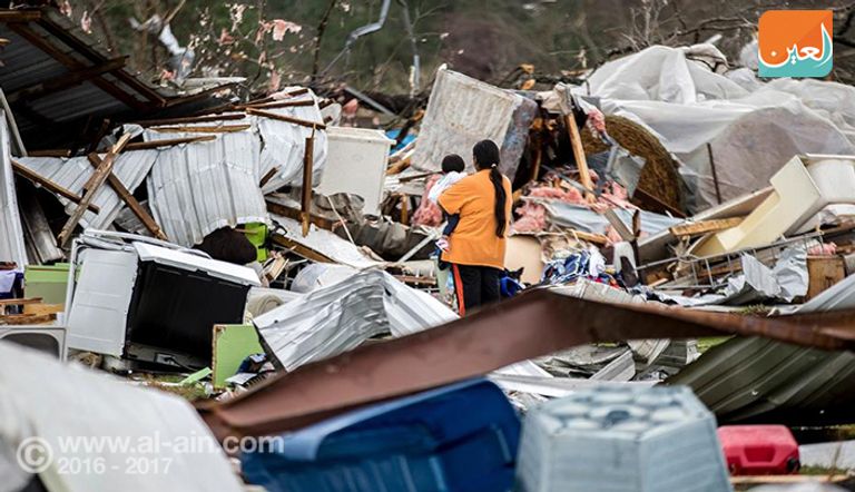 آثار الدمار التي خلفتها العواصف
