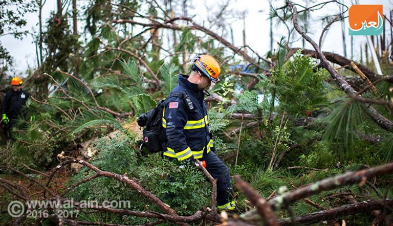 آثار الدمار التي خلفتها العواصف