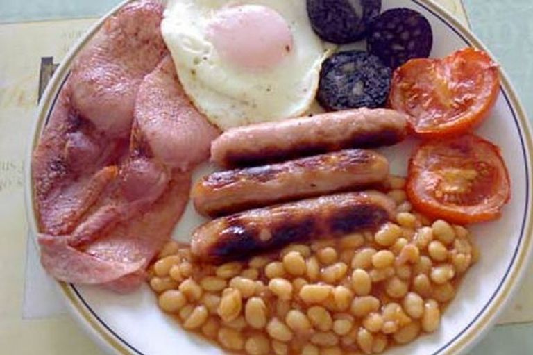 الإفطار الدسم يسبب الصداع النصفي