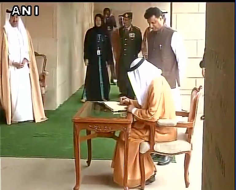 الشيخ محمد بن زايد خلال مراسم الاستقبال