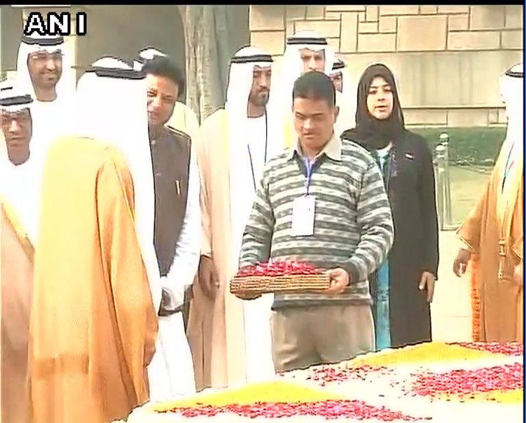 الشيخ محمد بن زايد خلال مراسم الاستقبال