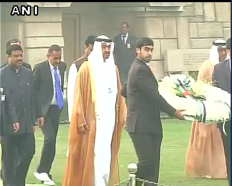 الشيخ محمد بن زايد خلال مراسم الاستقبال