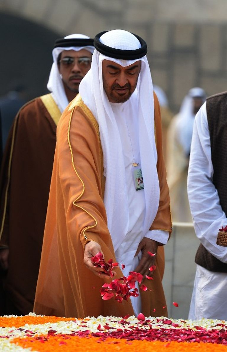 الشيخ محمد بن زايد خلال مراسم الاستقبال