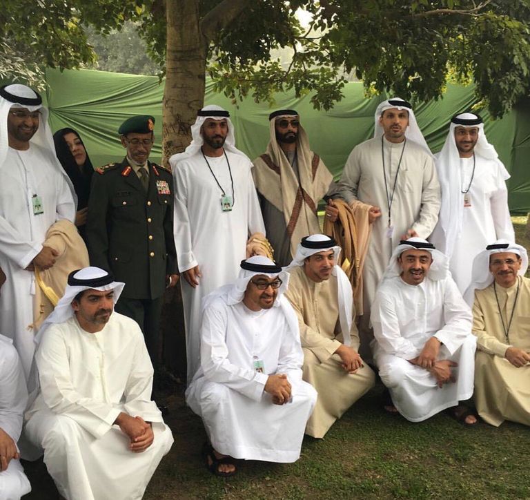 الشيخ محمد بن زايد يسقي شجرة غرسها العام الماضي