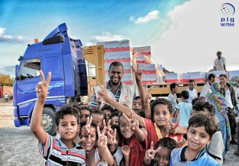 الهلال الأحمر الإماراتي يواصل إغاثة سكان المناطق بالمخا