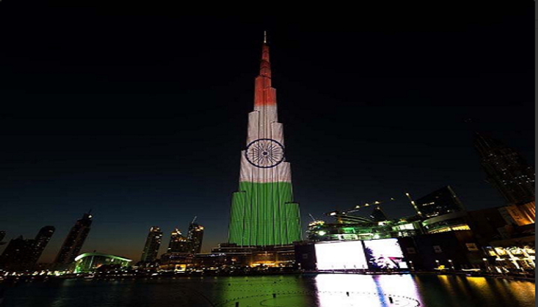برج خليفة يضيء بلون العلم الهندي