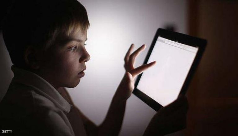 الأطفال أكثر عرضةً لإصابات العين بسبب الشاشات الرقمية