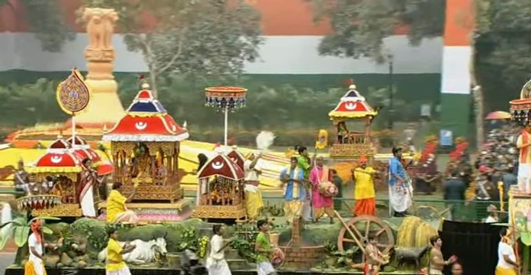 الشيخ محمد بن زايد ومودي في الاحتفال