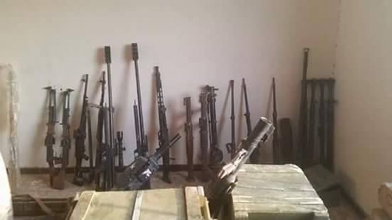 الجيش يضبط أسلحة متطورة مع الحوثيين